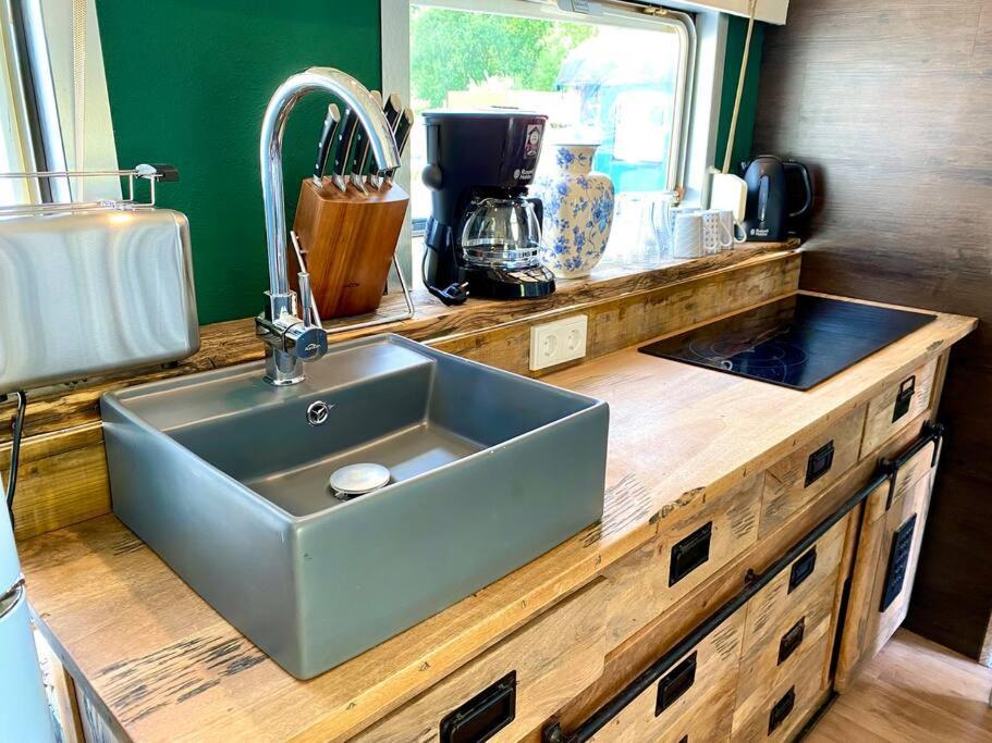 Gleis 1, Eisenbahn Waggon Mit Whirlpool Und Ofen Villa Dahlem  Eksteriør bilde