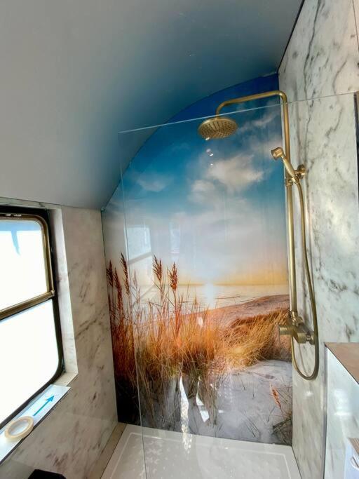 Gleis 1, Eisenbahn Waggon Mit Whirlpool Und Ofen Villa Dahlem  Eksteriør bilde