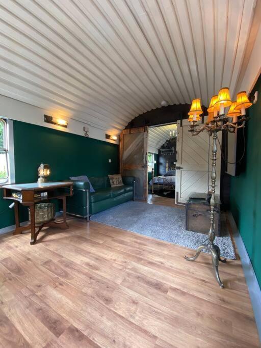Gleis 1, Eisenbahn Waggon Mit Whirlpool Und Ofen Villa Dahlem  Eksteriør bilde