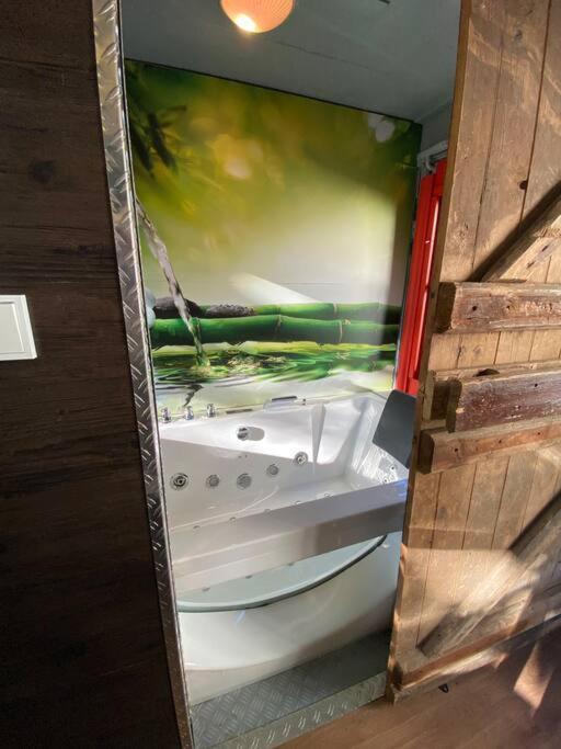 Gleis 1, Eisenbahn Waggon Mit Whirlpool Und Ofen Villa Dahlem  Eksteriør bilde
