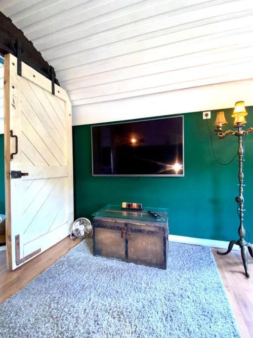 Gleis 1, Eisenbahn Waggon Mit Whirlpool Und Ofen Villa Dahlem  Eksteriør bilde