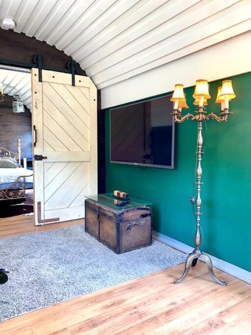 Gleis 1, Eisenbahn Waggon Mit Whirlpool Und Ofen Villa Dahlem  Eksteriør bilde