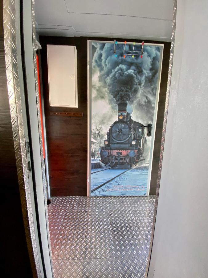 Gleis 1, Eisenbahn Waggon Mit Whirlpool Und Ofen Villa Dahlem  Eksteriør bilde